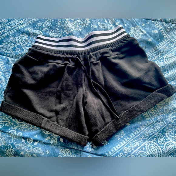 Adidas Retro Style Shorts XS - Picture 1 of 3